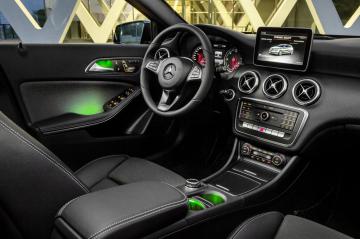 Немецкая компания Mercedes-Benz показала публике обновленный хэтчбек (ФОТО)