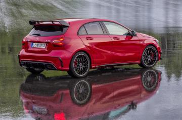 Немецкая компания Mercedes-Benz показала публике обновленный хэтчбек (ФОТО)