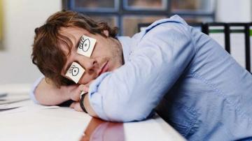 Сон на рабочем месте влияет на трудоспособность – исследование