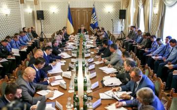 Порошенко наградил Коморовского (ФОТО)