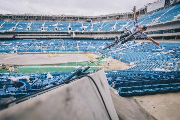 Самый большой заброшенный стадион мира в американском городе-призраке (ФОТО)