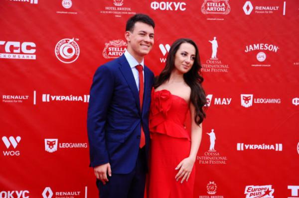 Звезды и политики. Красная дорожка одесского кинофестиваля (ФОТО)