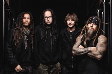 Korn сделали хеви-метал ремикс на песню Рианны (ВИДЕО)