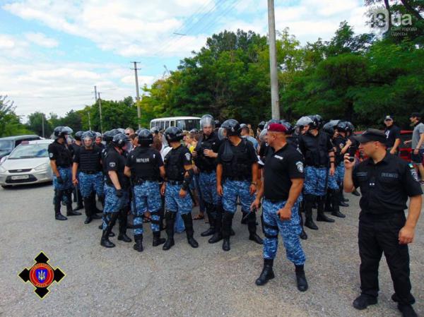 «Правый сектор» и «Самооборона» сорвали проплаченный митинг в Одессе (ФОТО)