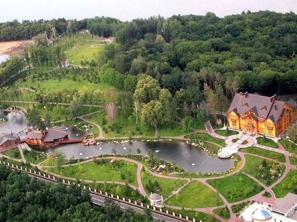 Долг Межигорья продолжает расти (ФОТО)