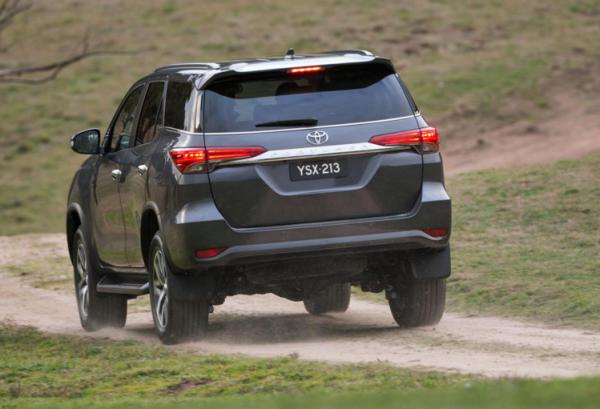 Toyota представила новое поколение пикапа Hilux (ФОТО)