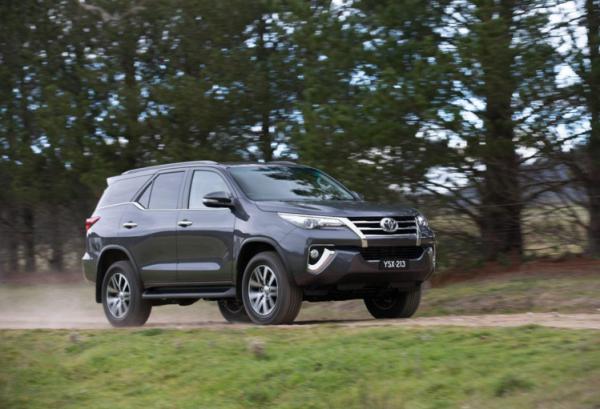 Toyota представила новое поколение пикапа Hilux (ФОТО)
