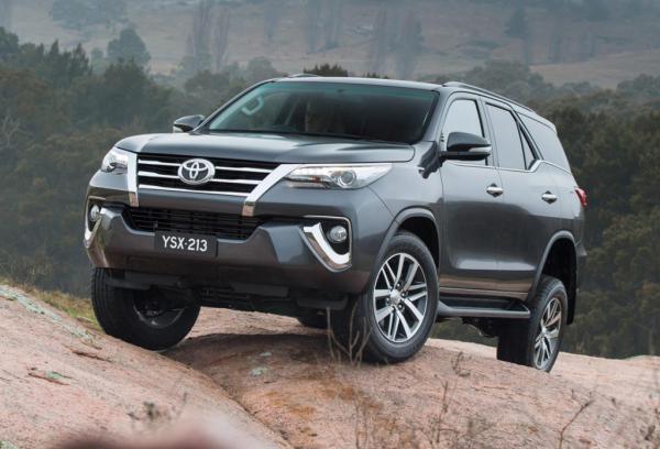 Toyota представила новое поколение пикапа Hilux (ФОТО)