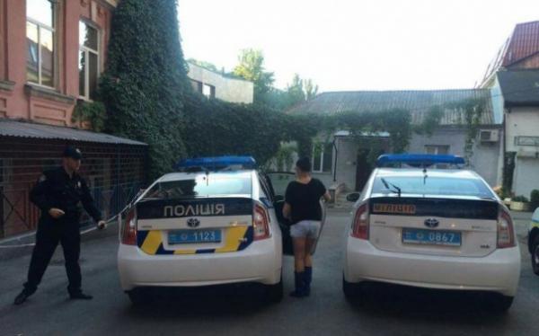 Патрульные обнаружили бордель в центре столицы (ФОТО)