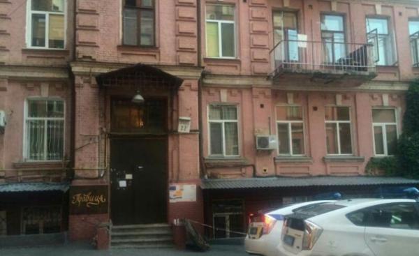 Патрульные обнаружили бордель в центре столицы (ФОТО)
