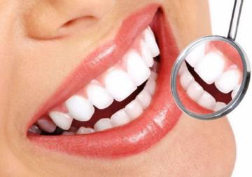 Простой способ отбеливания зубов в домашних условиях