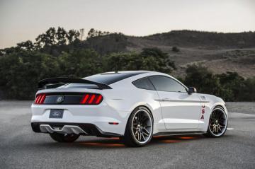 Компания Ford представила уникальную версию спорткара Mustang (ФОТО)