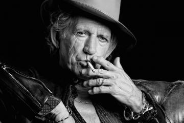Гитарист The Rolling Stones интенсивно занимается сольной карьерой (ВИДЕО)