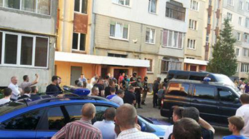 Неизвестные захватили заложников во Львове (ФОТО)