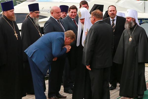 Патриарх Кирилл путешествует на яхте (ФОТО)