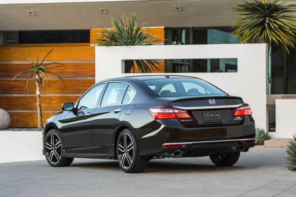 Компания Honda представила обновленную версию седана Accord (ФОТО)