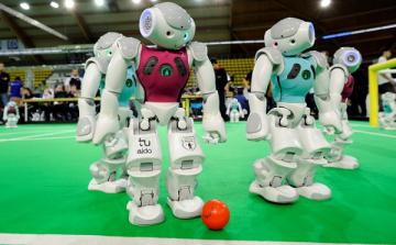 В Китае прошел чемпионат мира по футболу среди роботов (ВИДЕО)