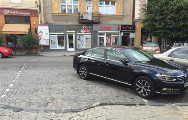 Скромный губернатор. На чем ездит Геннадий Москаль (ФОТО)