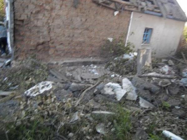Разрушенные дома после артобстрела Авдеевки (ФОТО)