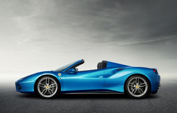 Ferrari анонсировала новый суперкар 488 Spider (ФОТО)