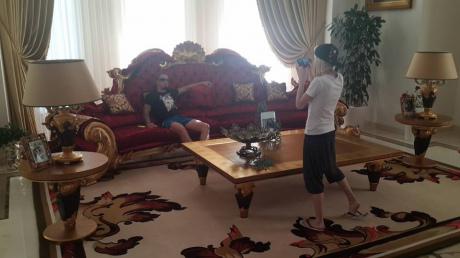 Штурм дворца. Как живет Сергей Кивалов (ФОТО)