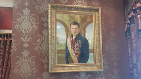 Штурм дворца. Как живет Сергей Кивалов (ФОТО)