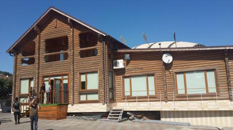 Штурм дворца. Как живет Сергей Кивалов (ФОТО)