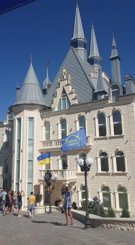 Штурм дворца. Как живет Сергей Кивалов (ФОТО)