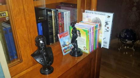 Штурм дворца. Как живет Сергей Кивалов (ФОТО)