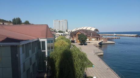 Штурм дворца. Как живет Сергей Кивалов (ФОТО)