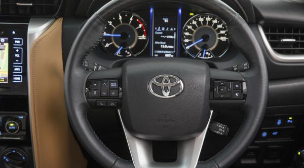 Toyota показала салон обновленного Fortuner (ФОТО)