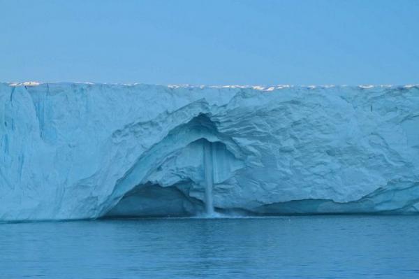 Ледяные водопады в заповеднике Свальбард, Норвегия (ФОТО)