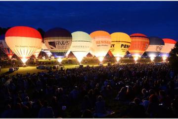 В Англии проходит знаменитый международный фестиваль воздушных шаров (ФОТО)