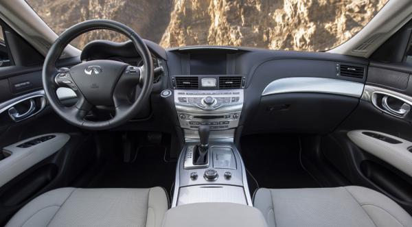 Компания Infiniti представила спецверсию седана Q70 (ФОТО)