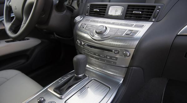 Компания Infiniti представила спецверсию седана Q70 (ФОТО)