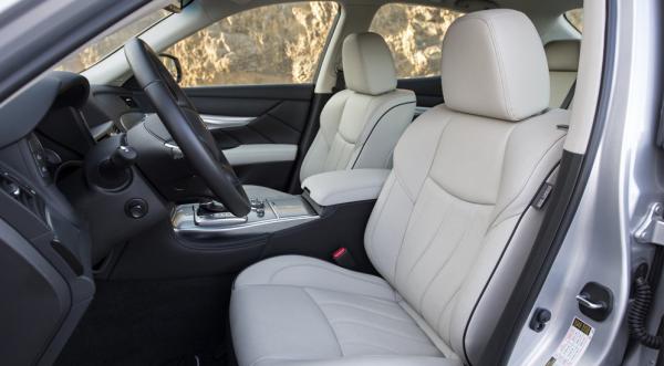 Компания Infiniti представила спецверсию седана Q70 (ФОТО)