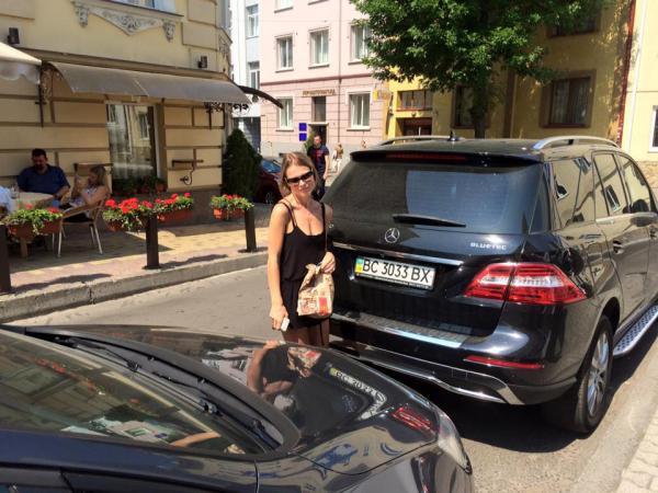 Известная украинская телеведущая не стесняется нарушать правила парковки авто (ФОТО)