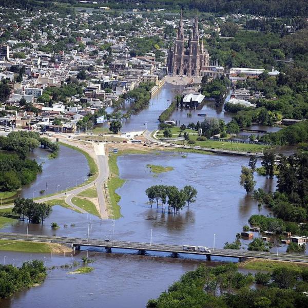 Стихийное бедствие: последствия ливней в Аргентине (ФОТО)