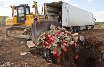 Российские “борцы с едой” уничтожили более 500 тонн продуктов