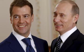 Путин и Медведев пошли на дно в Крыму (ФОТО)