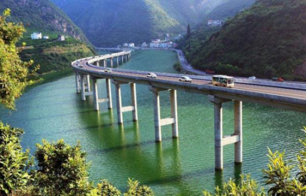 В Китае построили первое “экологическое шоссе” (ФОТО)