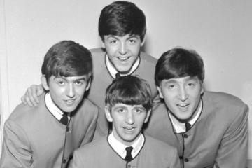 Первый контракт The Beatles выставят на аукцион