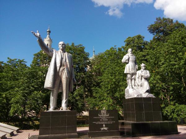 Воскрешение Ленина. Памятники вождю устанавливают заново (ФОТО)