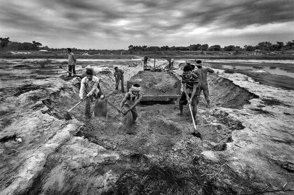 Жертвы коррупции. Лучшая мотивация жить честно (ФОТО)