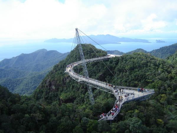 5 самых необычных пешеходных мостов мира (ФОТО)