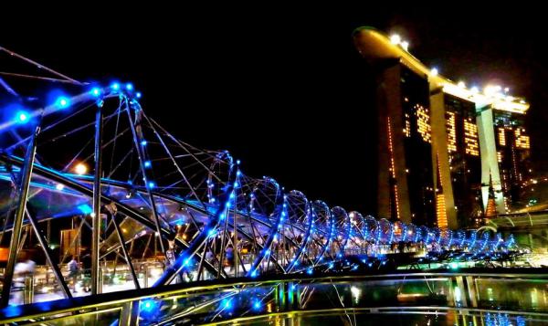 5 самых необычных пешеходных мостов мира (ФОТО)