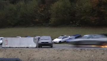 Швейцарцы продемонстрировали последствия аварии на скорости 200 км/ч (ВИДЕО)
