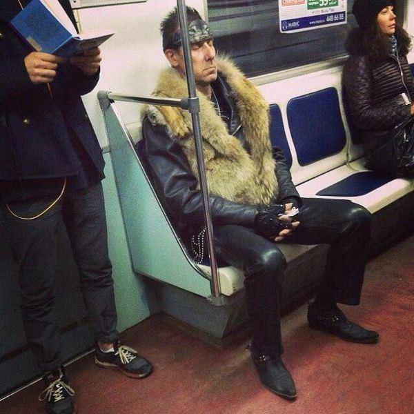 Необычные пассажиры метро, которые выделяются из толпы (ФОТО)