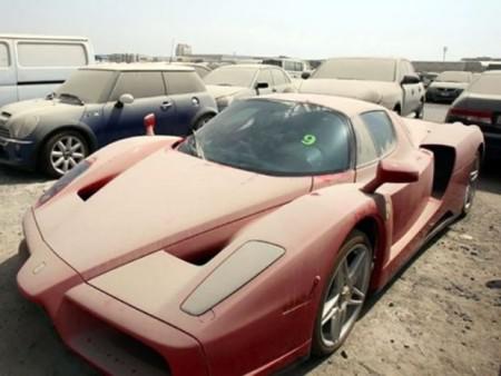 Никому ненужные суперкары на улицах Дубая (ФОТО)