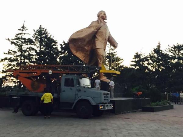 В Одесской области убрали очередной памятник “вождю мирового пролетариата” (ФОТО)